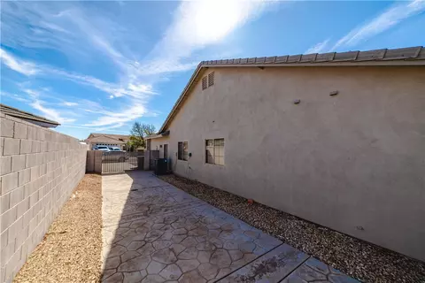 Exterior - 2012 John Wayne Dr, Kingman, AZ 86409 photo 10 of 18