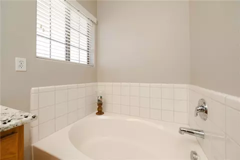 Bath - 2012 John Wayne Dr, Kingman, AZ 86409 photo 2 of 3