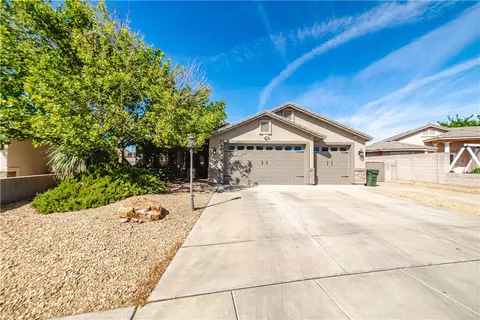 Exterior - 2012 John Wayne Dr, Kingman, AZ 86409 photo 4 of 18