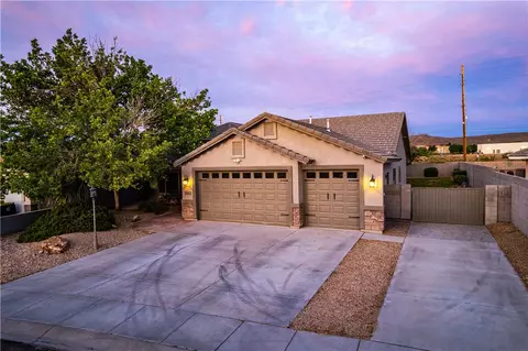 Exterior - 2012 John Wayne Dr, Kingman, AZ 86409 photo 3 of 18