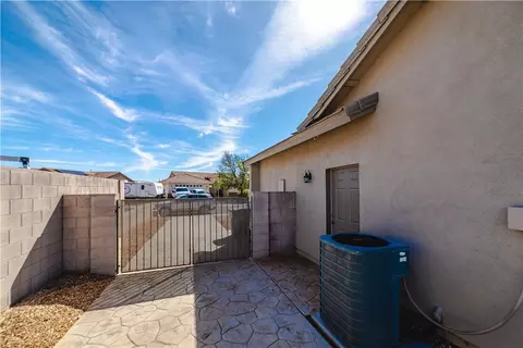 Exterior - 2012 John Wayne Dr, Kingman, AZ 86409 photo 12 of 18