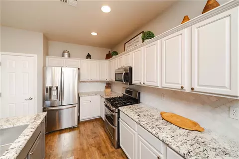 Kitchen - 2012 John Wayne Dr, Kingman, AZ 86409 photo 4 of 4