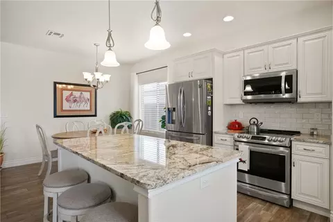 Kitchen - 2142 John Wayne Dr, Kingman, AZ 86409 photo 3 of 4