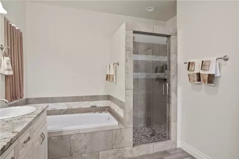 Bath - 2142 John Wayne Dr, Kingman, AZ 86409 photo 2 of 4