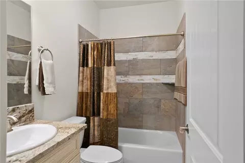 Bath - 2142 John Wayne Dr, Kingman, AZ 86409 photo 4 of 4