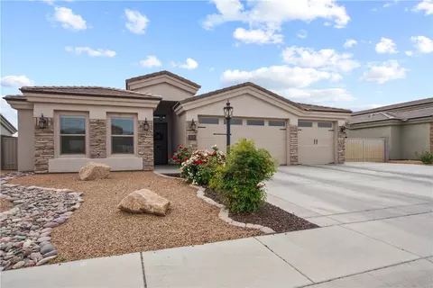 Exterior - 2142 John Wayne Dr, Kingman, AZ 86409 photo 2 of 9