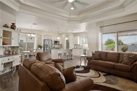 Living - 2142 John Wayne Dr, Kingman, AZ 86409 photo 3 of 4