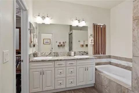 Bath - 2142 John Wayne Dr, Kingman, AZ 86409 photo 3 of 4
