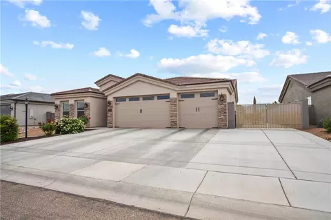 Exterior - 2142 John Wayne Dr, Kingman, AZ 86409 photo 3 of 9