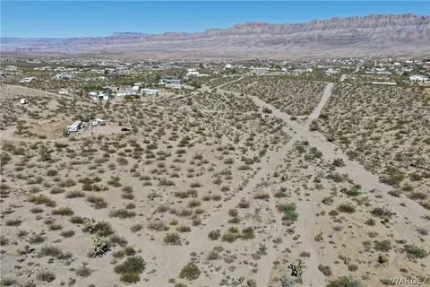 910 W Havasu Ln, Meadview, AZ 86444