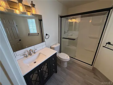 Bath - 3804 E Packard Ave, Kingman, AZ 86409 photo 2 of 3