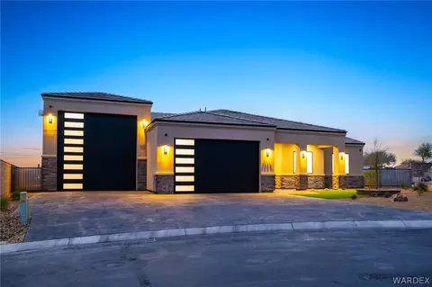 3027 Fort Yuma Trl, Bullhead City, AZ 86429