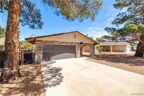 2221 Golden Gate Ave, Kingman, AZ 86401