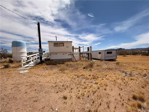 6112 W Gladys Dr, Golden Valley, AZ 86413
