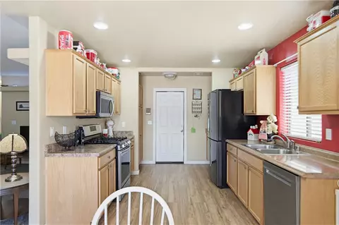 Kitchen - 3920 E Potter Ave, Kingman, AZ 86409 photo 2 of 4