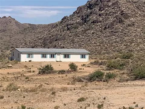 4745 N Smoketree Rd, Golden Valley, AZ 86413