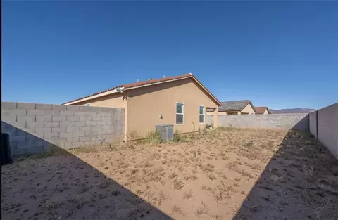 Exterior - 3547 E Andrea Dr, Kingman, AZ 86409 photo 3 of 7