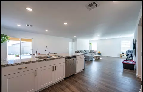 Kitchen - 3547 E Andrea Dr, Kingman, AZ 86409 photo 2 of 3