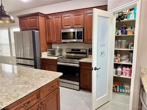 Kitchen - 2214 Dollarhide Dr, Kingman, AZ 86409 photo 5 of 6