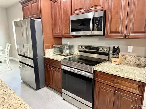 Kitchen - 2214 Dollarhide Dr, Kingman, AZ 86409 photo 4 of 6