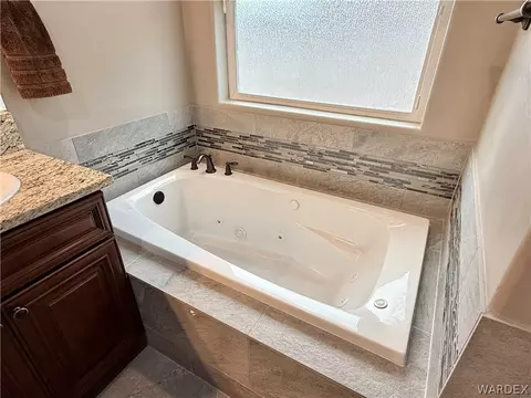 Bath - 2214 Dollarhide Dr, Kingman, AZ 86409 photo 2 of 4