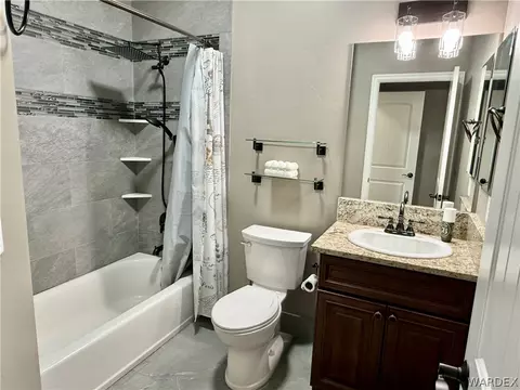Bath - 2214 Dollarhide Dr, Kingman, AZ 86409 photo 3 of 4