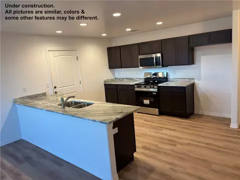 Kitchen - 985 Berk Ave, Kingman, AZ 86409 photo 2 of 3