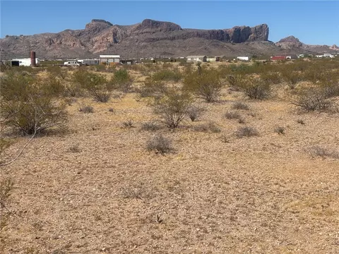 1662 S Emery Park Rd, Golden Valley, AZ 86413