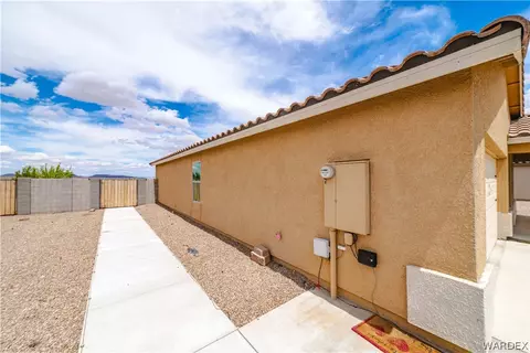 Exterior - 3671 E Koval Dr, Kingman, AZ 86409 photo 10 of 23