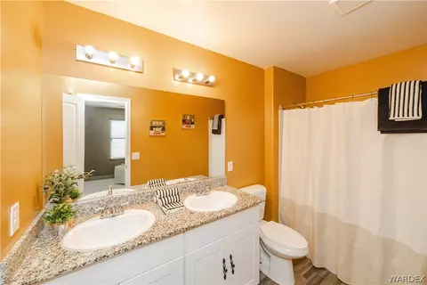 Bath - 3671 E Koval Dr, Kingman, AZ 86409 photo 1 of 2