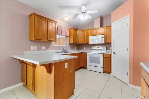 Kitchen - 2158 Ranch Rd, Kingman, AZ 86401 photo 3 of 5