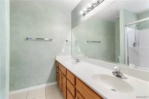 Bath - 2158 Ranch Rd, Kingman, AZ 86401 photo 2 of 3