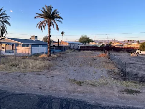 713 River Gardens Dr, Bullhead City, AZ 86442