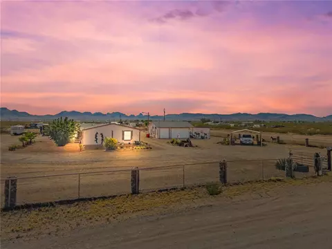 1105 S Cibola Rd, Golden Valley, AZ 86413
