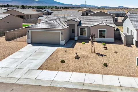 Exterior - 3442 E Rusty Spur Dr, Kingman, AZ 86409 photo 2 of 7