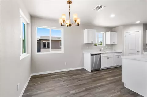 Dining - 3734 E Thompson Ave, Kingman, AZ 86409 photo 1 of 2