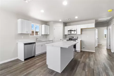Kitchen - 3734 E Thompson Ave, Kingman, AZ 86409 photo 1 of 6
