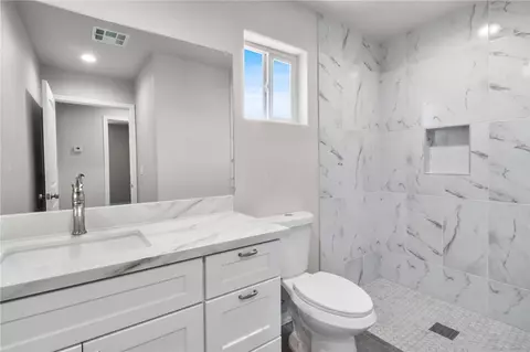 Bath - 3734 E Thompson Ave, Kingman, AZ 86409 photo 2 of 2