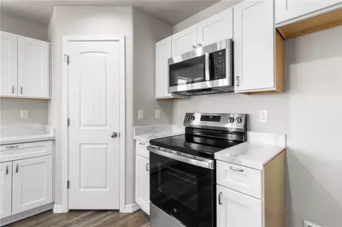 Kitchen - 3734 E Thompson Ave, Kingman, AZ 86409 photo 4 of 6