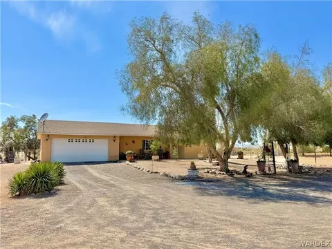 593 S Hassayampa Rd, Golden Valley, AZ 86413