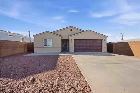 Exterior - 3534 E Thompson Ave, Kingman, AZ 86409 photo 2 of 6