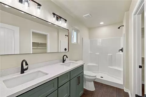 Bath - 3534 E Thompson Ave, Kingman, AZ 86409 photo 2 of 3