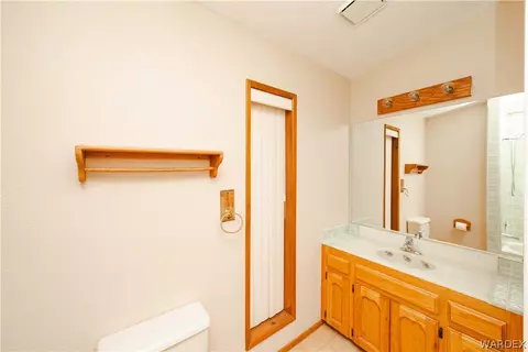 Bath - 2100 E Valley View Rd, Kingman, AZ 86409 photo 4 of 4