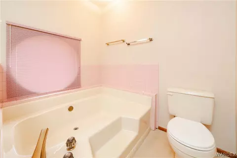 Bath - 2100 E Valley View Rd, Kingman, AZ 86409 photo 2 of 4