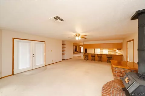 Living - 2100 E Valley View Rd, Kingman, AZ 86409 photo 9 of 11