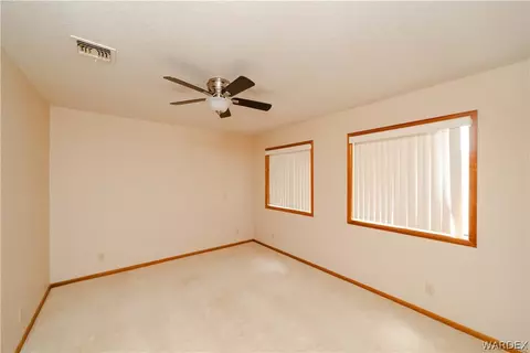 Bedroom - 2100 E Valley View Rd, Kingman, AZ 86409 photo 5 of 7