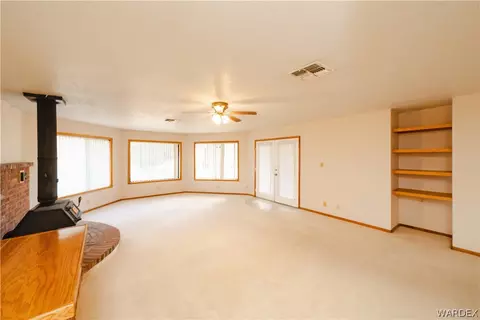 Living - 2100 E Valley View Rd, Kingman, AZ 86409 photo 7 of 11