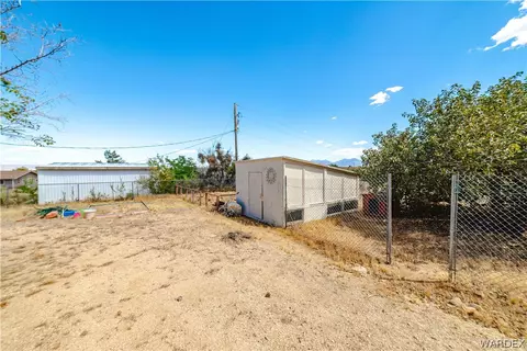 Exterior - 2100 E Valley View Rd, Kingman, AZ 86409 photo 12 of 17