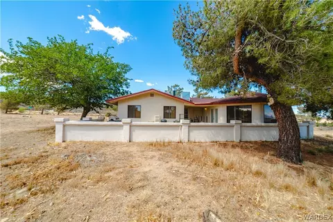 Exterior - 2100 E Valley View Rd, Kingman, AZ 86409 photo 10 of 17