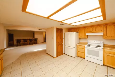 Kitchen - 2100 E Valley View Rd, Kingman, AZ 86409 photo 3 of 3